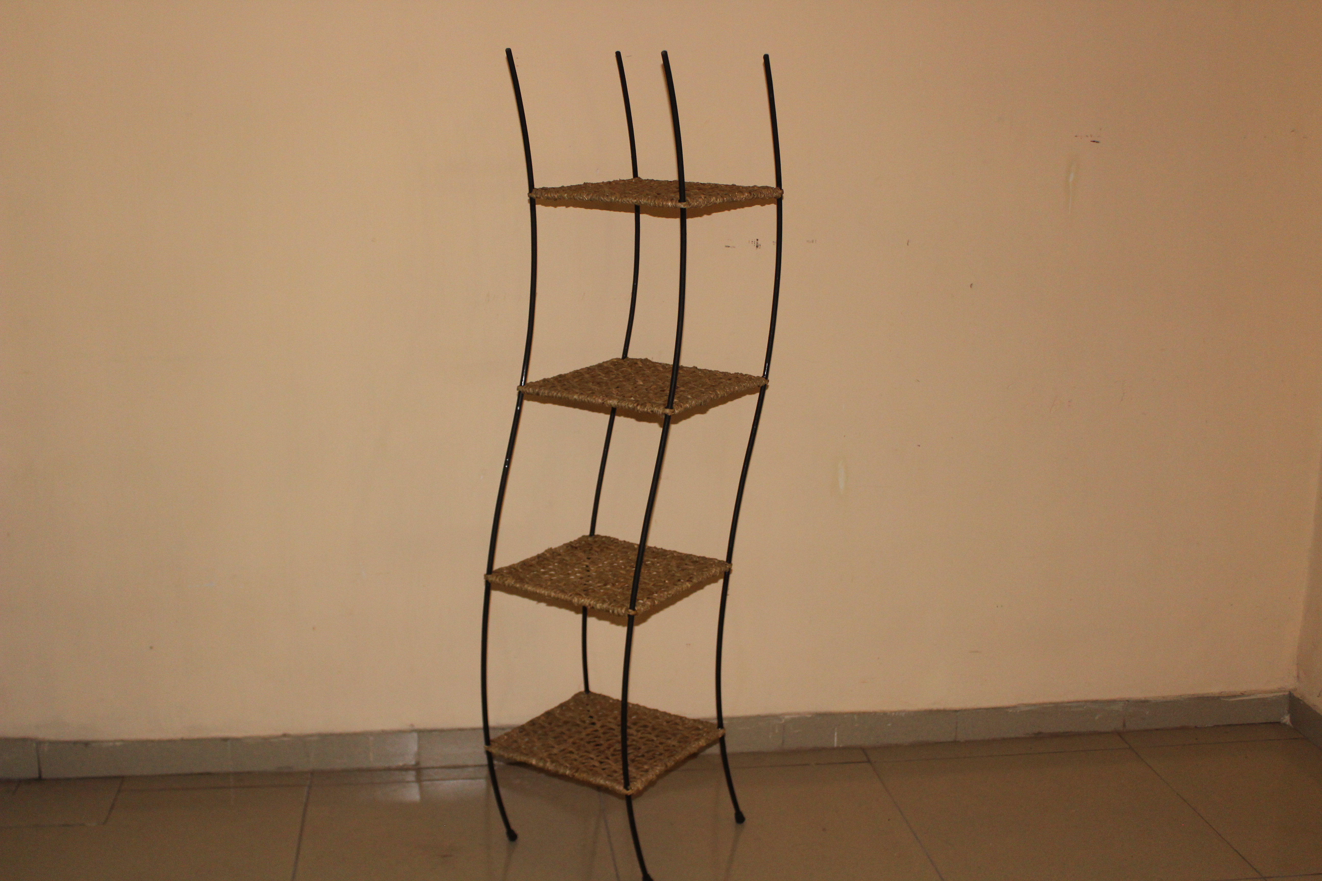 Curving rack made of metal frame and reed